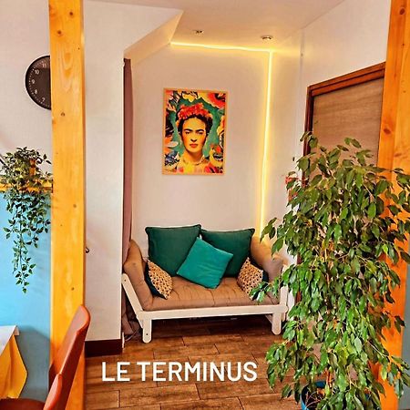ホテル Le Terminus LʼArbresle エクステリア 写真
